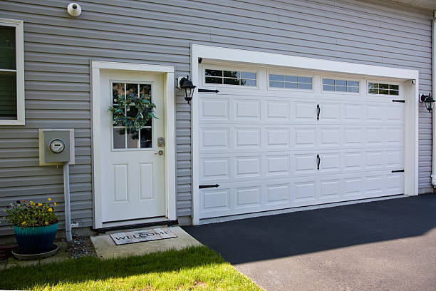 24/7 Emergency Garage Door Panel Replacement experts in Weston Lakes, TX